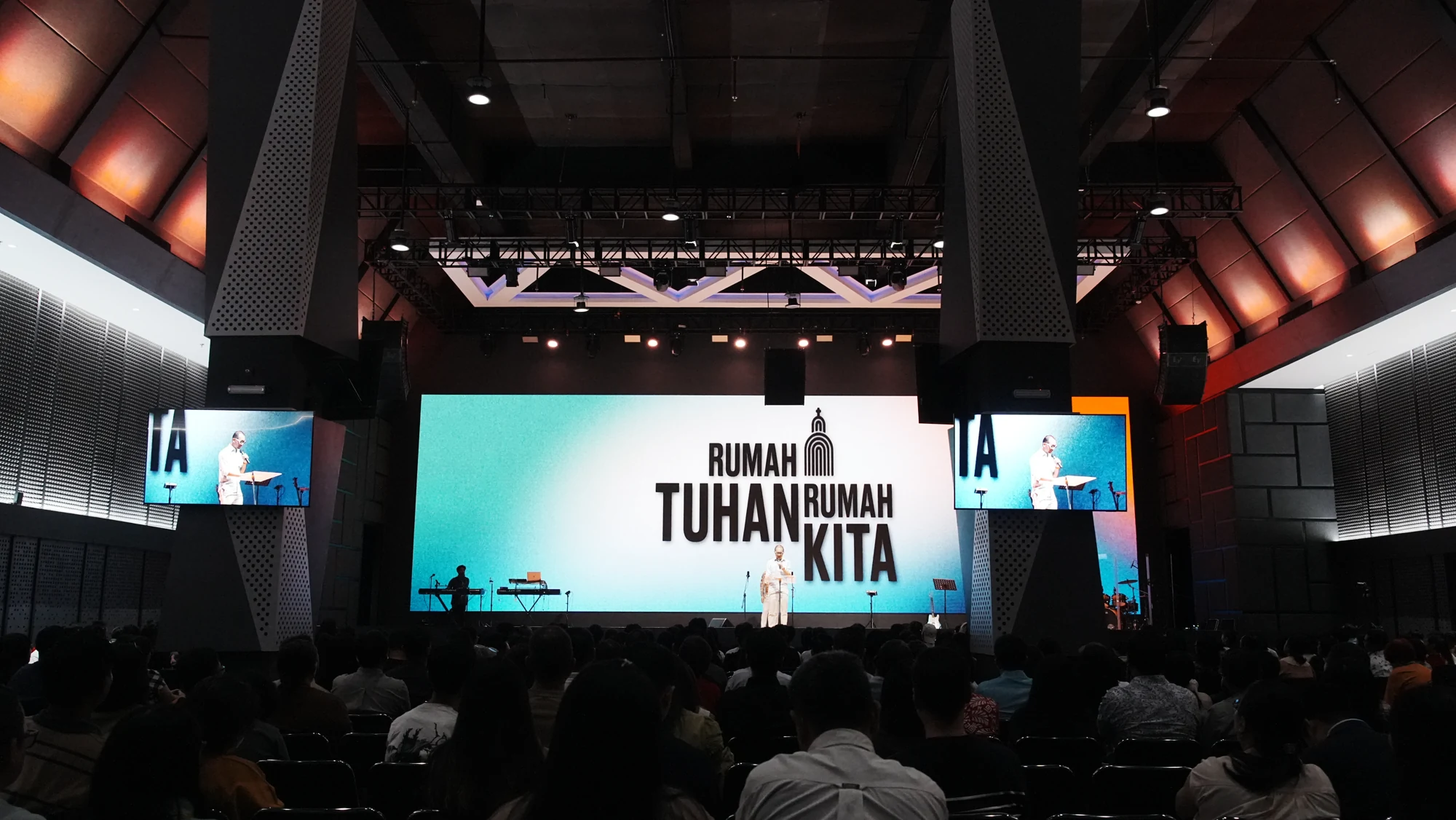 Lighting in the GKDI Surabaya sanctuary