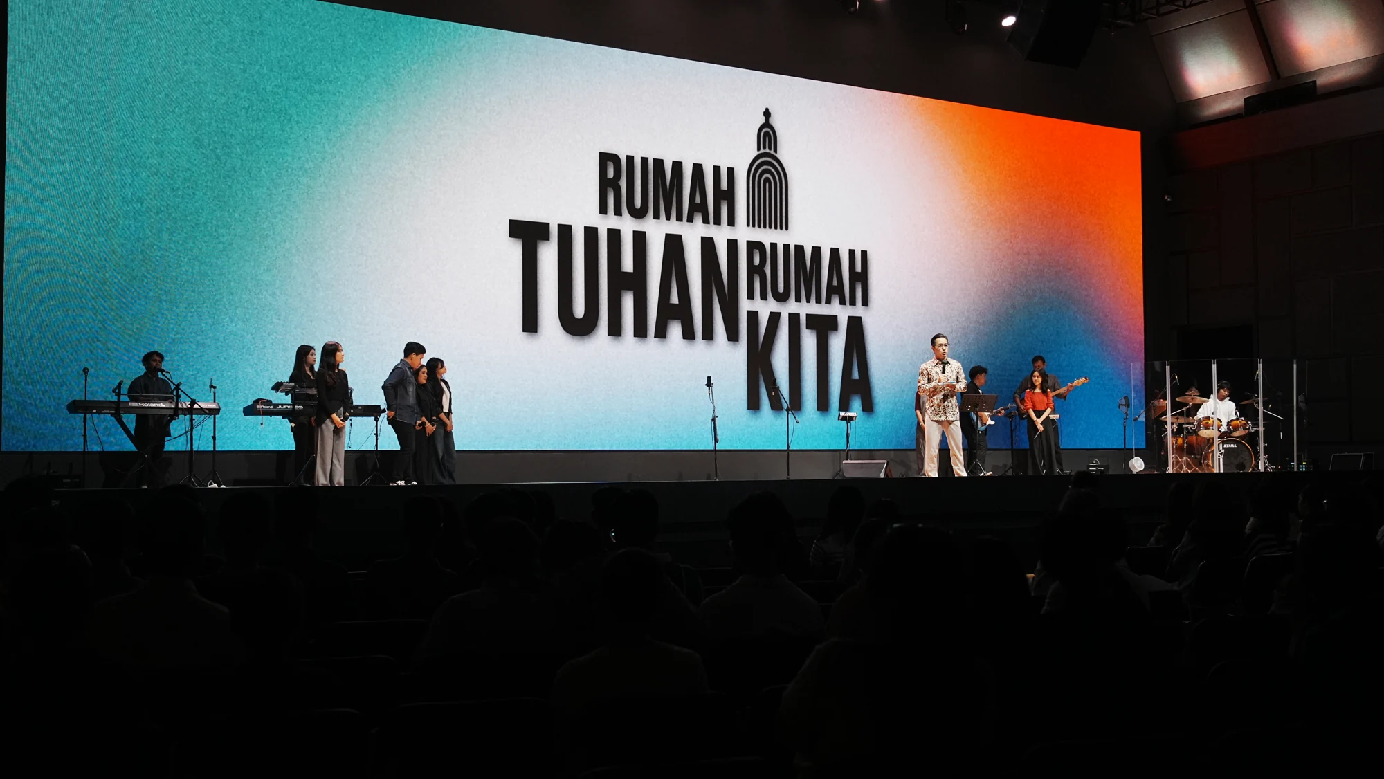Wide view of the stage during worship at GKDI Surabaya